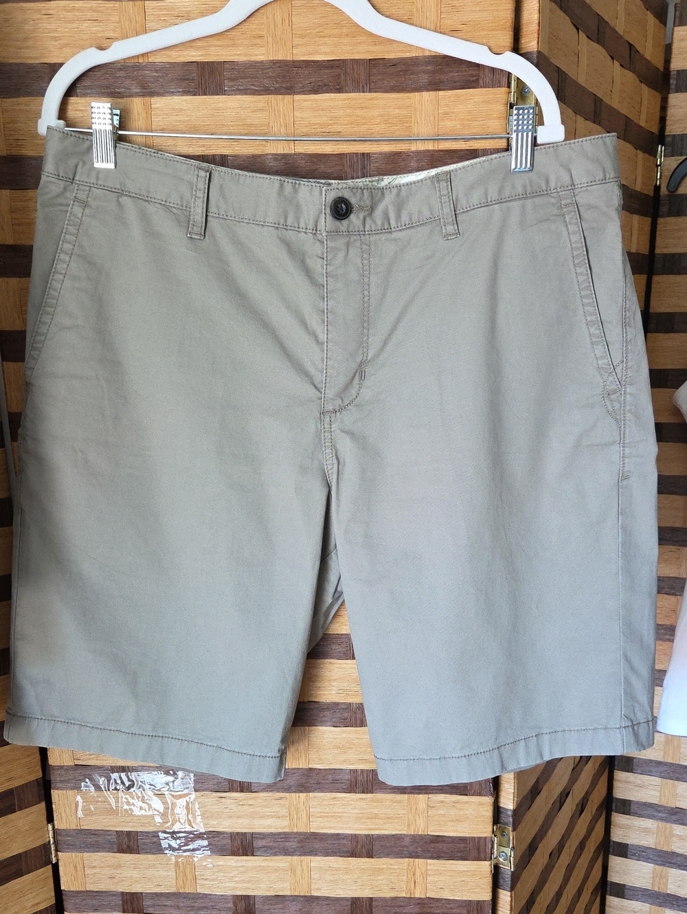 Tommy Bahama Men’s Flat Front Khaki Green Shorts